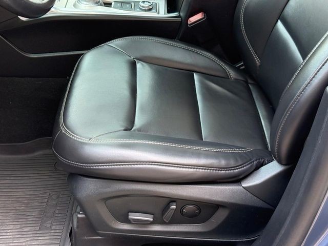 Ford Explorer Vehicle Full-screen Gallery Image 17