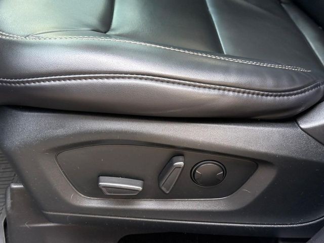 Ford Explorer Vehicle Full-screen Gallery Image 18