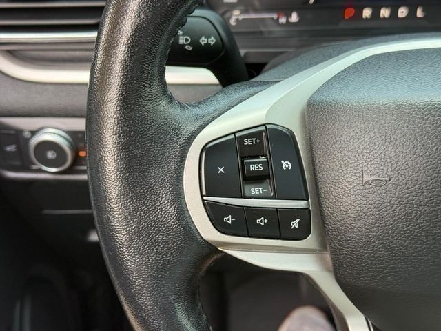 Ford Explorer Vehicle Full-screen Gallery Image 19