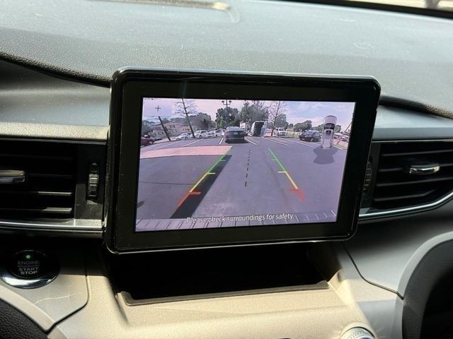 Ford Explorer Vehicle Full-screen Gallery Image 24