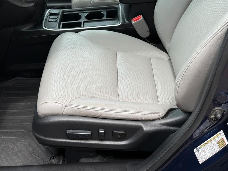 Honda CR-V Vehicle Full-screen Gallery Image 18