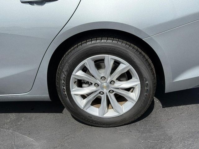 Chevrolet Malibu Vehicle Full-screen Gallery Image 4