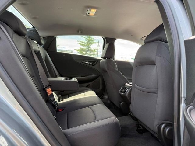 Chevrolet Malibu Vehicle Full-screen Gallery Image 10