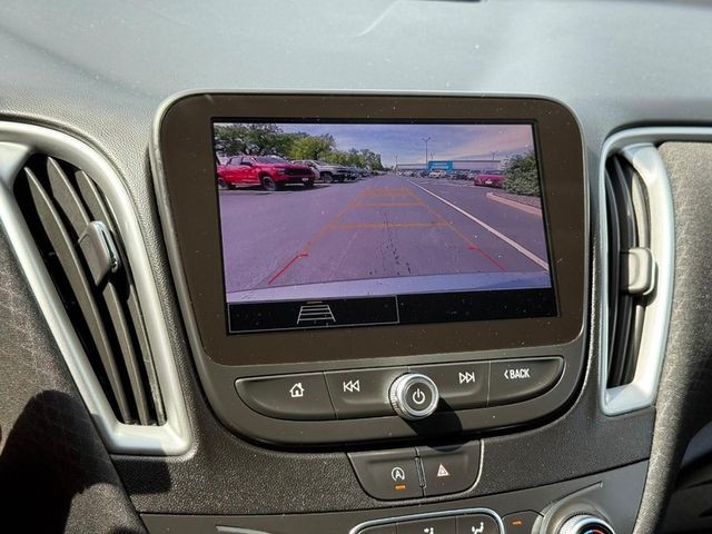 Chevrolet Malibu Vehicle Full-screen Gallery Image 24