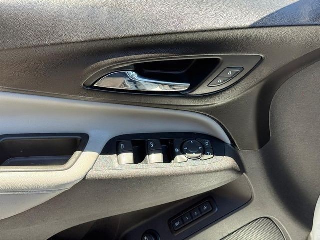 Chevrolet Equinox Vehicle Full-screen Gallery Image 15