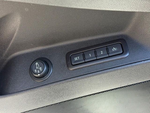 Chevrolet Equinox Vehicle Full-screen Gallery Image 16