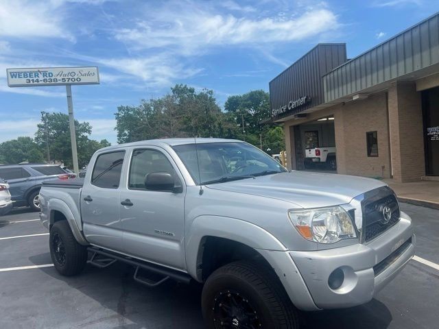 Toyota Tacoma Vehicle Full-screen Gallery Image 03