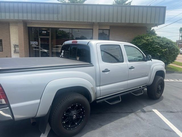 Toyota Tacoma Vehicle Full-screen Gallery Image 04