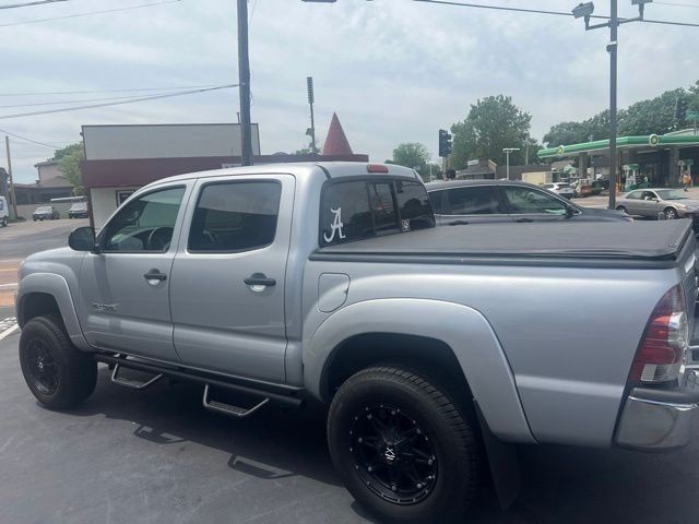 Toyota Tacoma Vehicle Full-screen Gallery Image 06