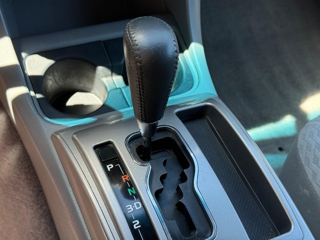 Toyota Tacoma Vehicle Full-screen Gallery Image 20