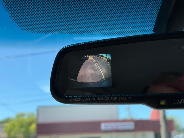 Toyota Tacoma Vehicle Full-screen Gallery Image 21