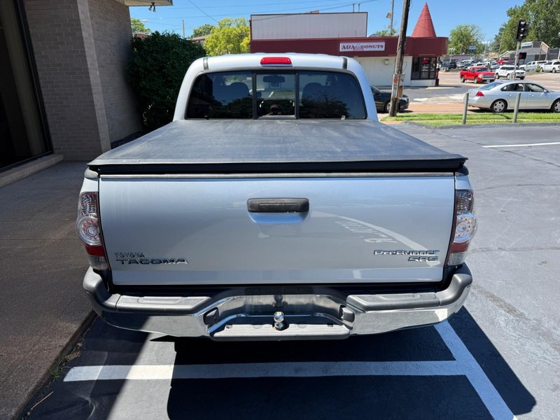 Toyota Tacoma Vehicle Full-screen Gallery Image 7