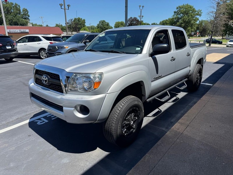 Toyota Tacoma Vehicle Full-screen Gallery Image 8