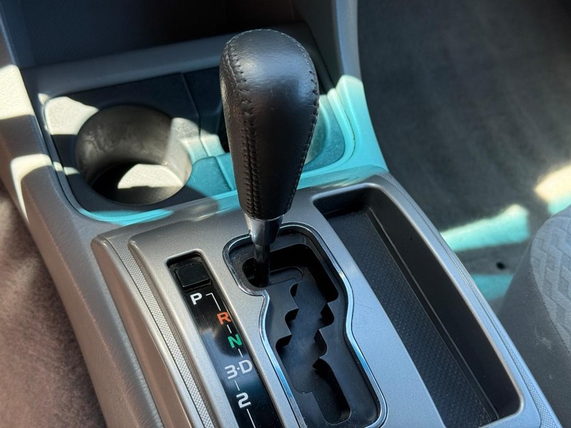 Toyota Tacoma Vehicle Full-screen Gallery Image 20