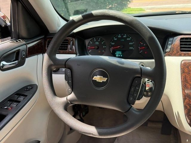 Chevrolet Impala Limited Vehicle Full-screen Gallery Image 11