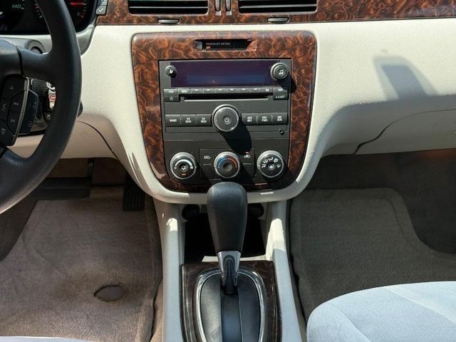 Chevrolet Impala Limited Vehicle Full-screen Gallery Image 13