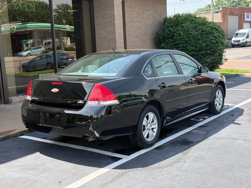 Chevrolet Impala Limited Vehicle Full-screen Gallery Image 03