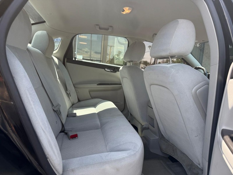 Chevrolet Impala Limited Vehicle Full-screen Gallery Image 09