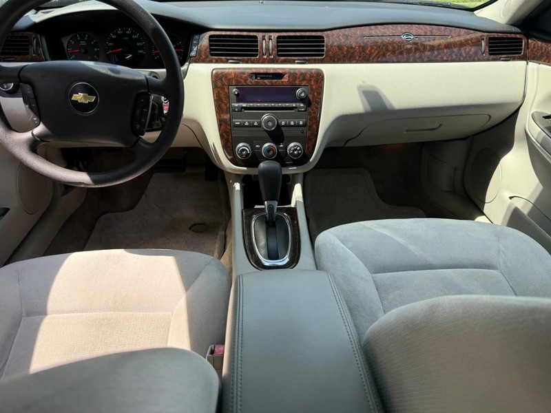 Chevrolet Impala Limited Vehicle Full-screen Gallery Image 10