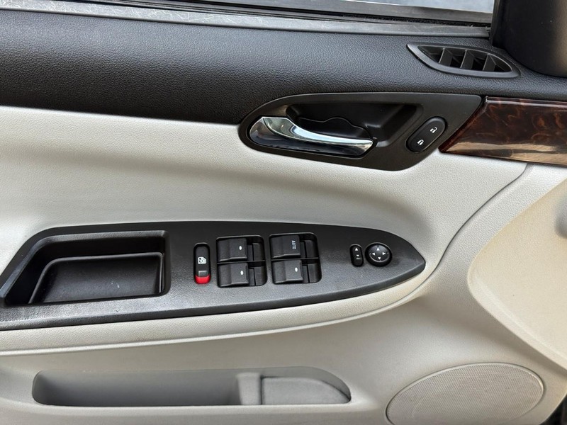 Chevrolet Impala Limited Vehicle Full-screen Gallery Image 14