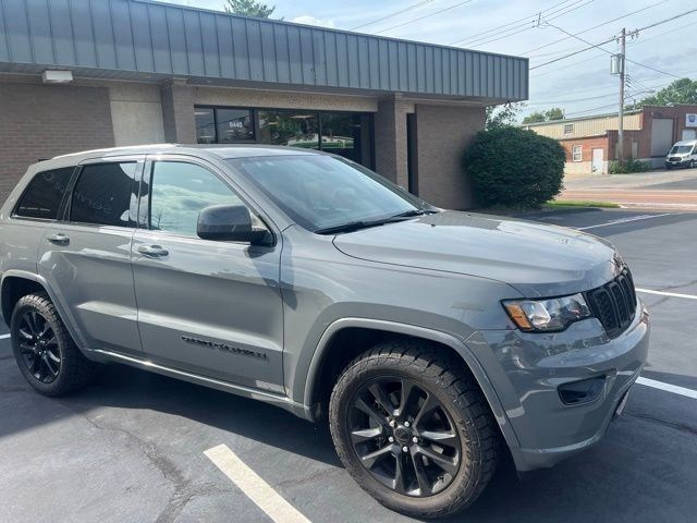 Jeep Grand Cherokee Vehicle Full-screen Gallery Image 04