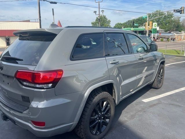 Jeep Grand Cherokee Vehicle Full-screen Gallery Image 05