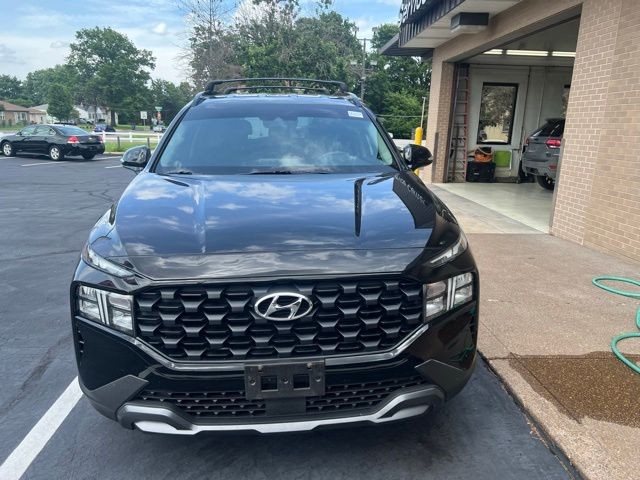 Hyundai Santa Fe Vehicle Full-screen Gallery Image 2