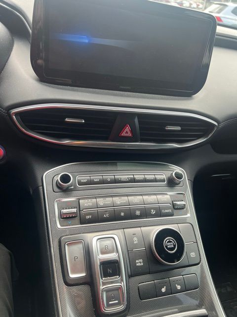 Hyundai Santa Fe Vehicle Full-screen Gallery Image 9
