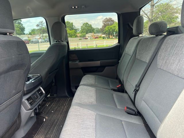 Ford F-150 Vehicle Full-screen Gallery Image 7