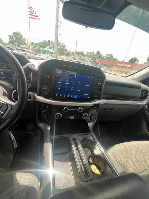 Ford F-150 Vehicle Full-screen Gallery Image 9