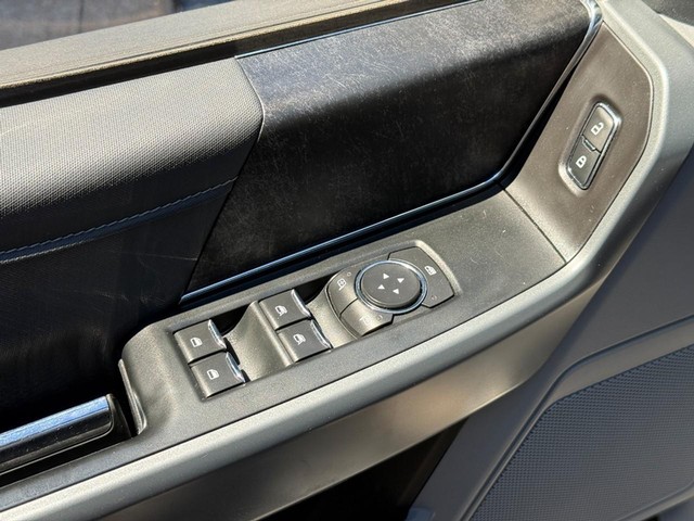 Ford F-150 Vehicle Full-screen Gallery Image 15
