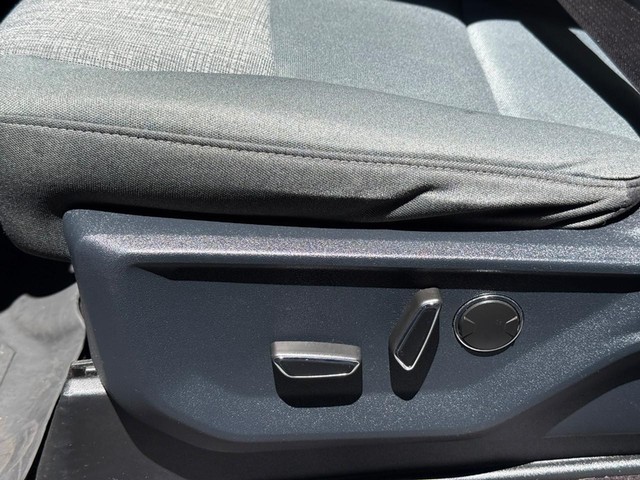 Ford F-150 Vehicle Full-screen Gallery Image 17