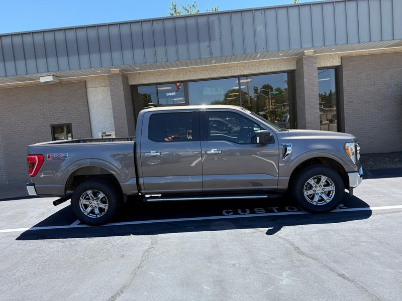 Ford F-150 Vehicle Full-screen Gallery Image 02