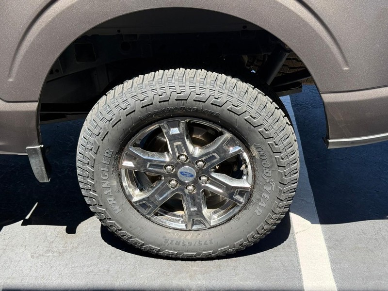 Ford F-150 Vehicle Full-screen Gallery Image 05