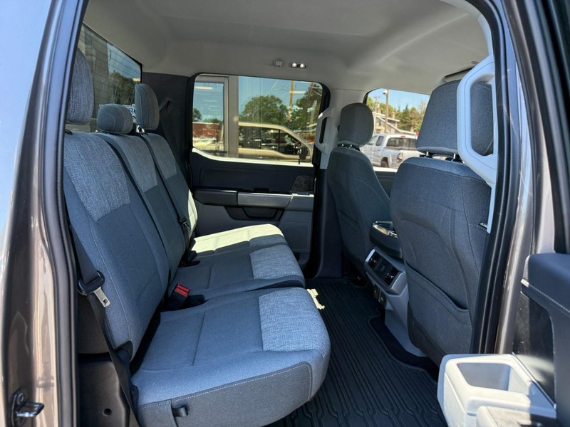 Ford F-150 Vehicle Full-screen Gallery Image 10