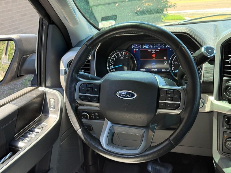 Ford F-150 Vehicle Full-screen Gallery Image 12