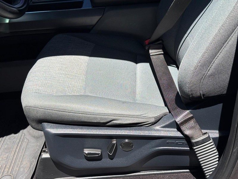 Ford F-150 Vehicle Full-screen Gallery Image 16