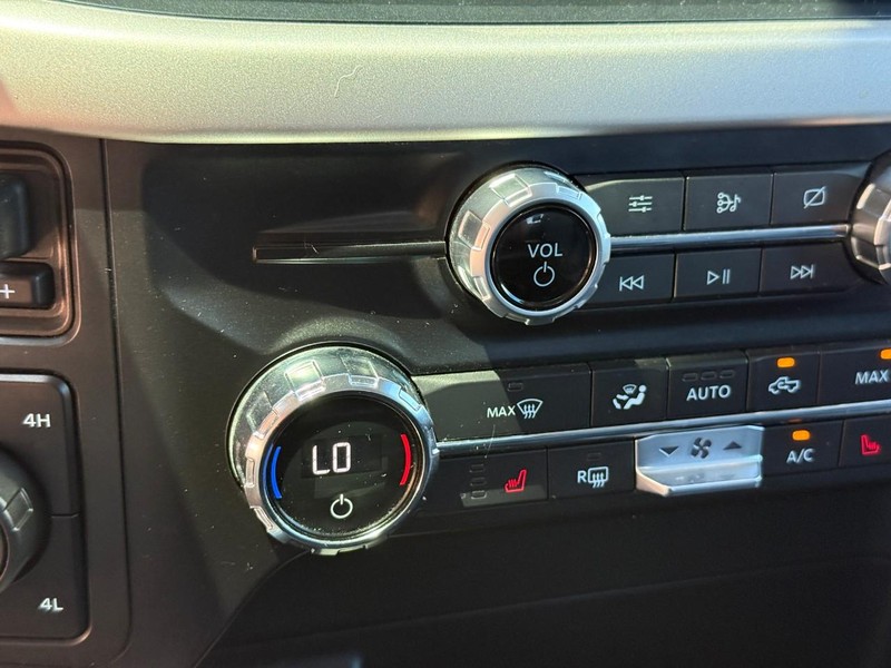 Ford F-150 Vehicle Full-screen Gallery Image 23
