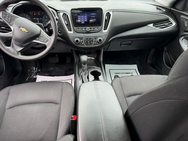 Chevrolet Malibu Vehicle Full-screen Gallery Image 11