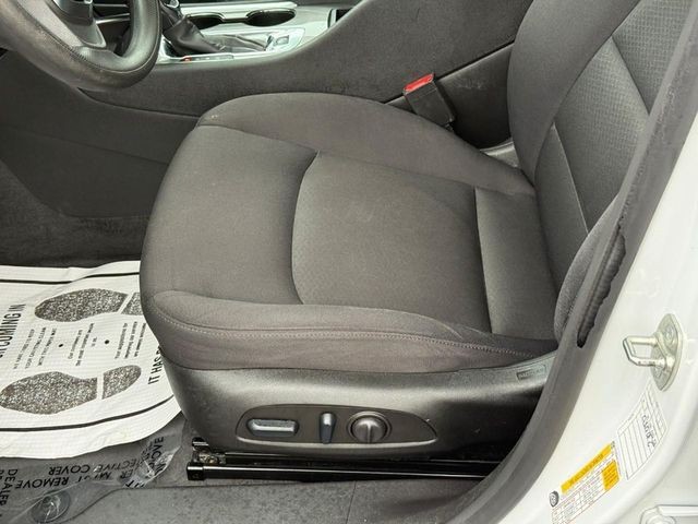 Chevrolet Malibu Vehicle Full-screen Gallery Image 16