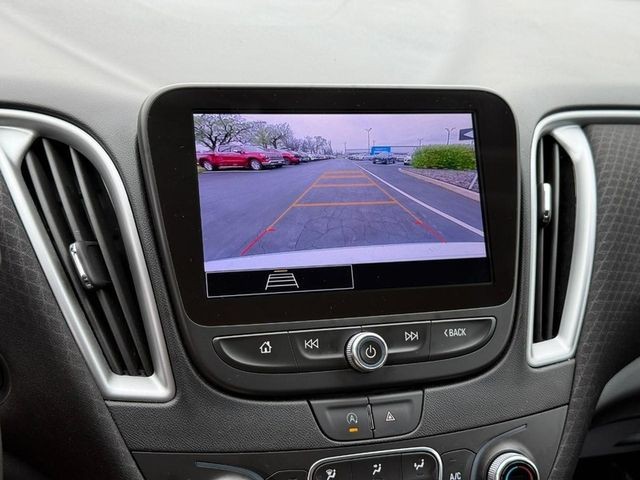 Chevrolet Malibu Vehicle Full-screen Gallery Image 23