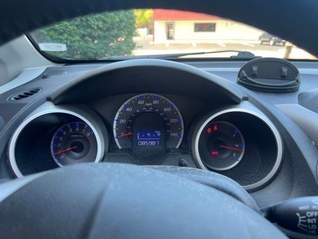 Honda Fit Vehicle Full-screen Gallery Image 07