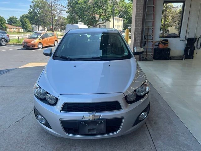 Chevrolet Sonic Vehicle Full-screen Gallery Image 02