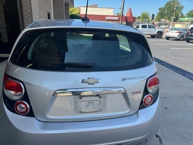 Chevrolet Sonic Vehicle Full-screen Gallery Image 05