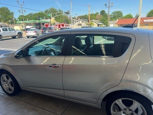 Chevrolet Sonic Vehicle Full-screen Gallery Image 06