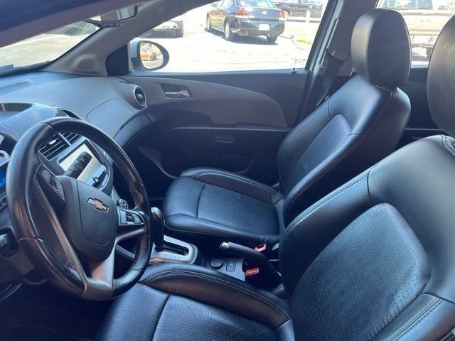Chevrolet Sonic Vehicle Full-screen Gallery Image 07