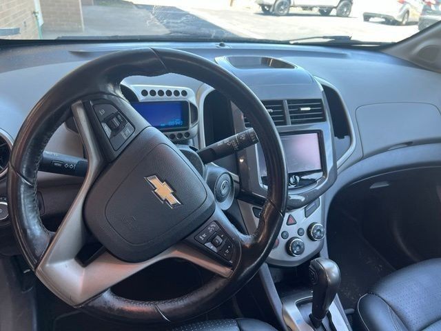 Chevrolet Sonic Vehicle Full-screen Gallery Image 08