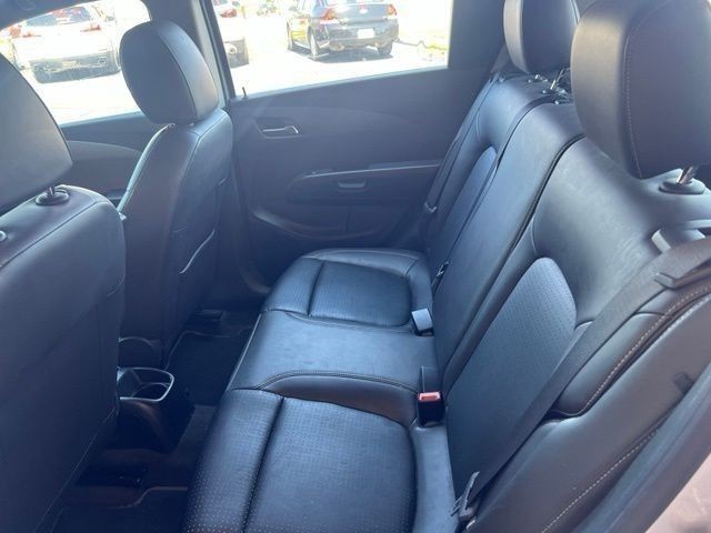 Chevrolet Sonic Vehicle Full-screen Gallery Image 09