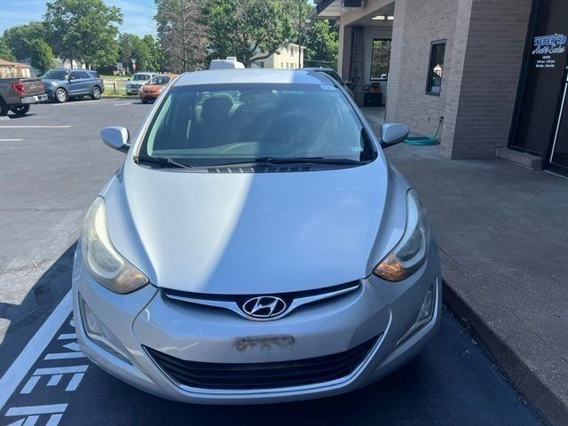 Hyundai Elantra Vehicle Full-screen Gallery Image 02