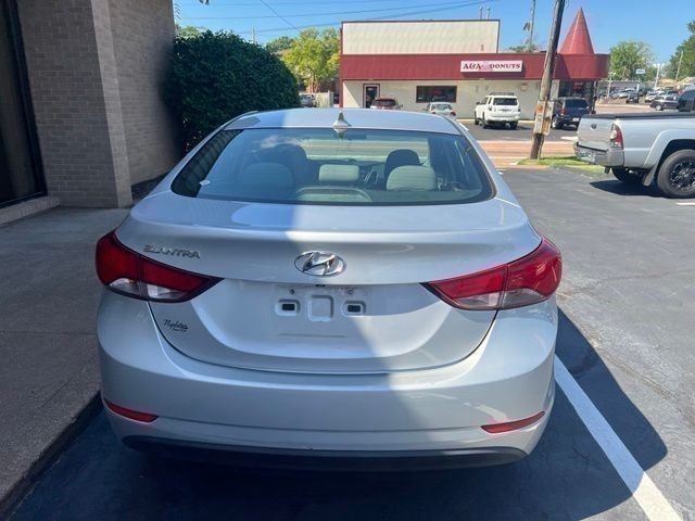 Hyundai Elantra Vehicle Full-screen Gallery Image 04